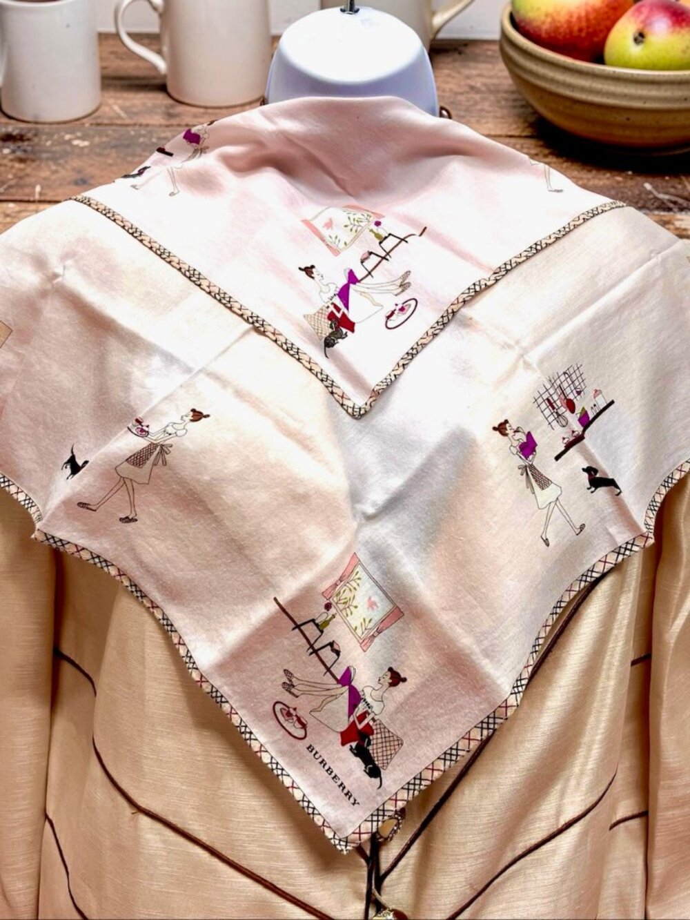 Burberrys Mini Scarf cotton 19.5" ligh pink beic=ge novacheck dogs and girl (87 - Picture 6 of 10